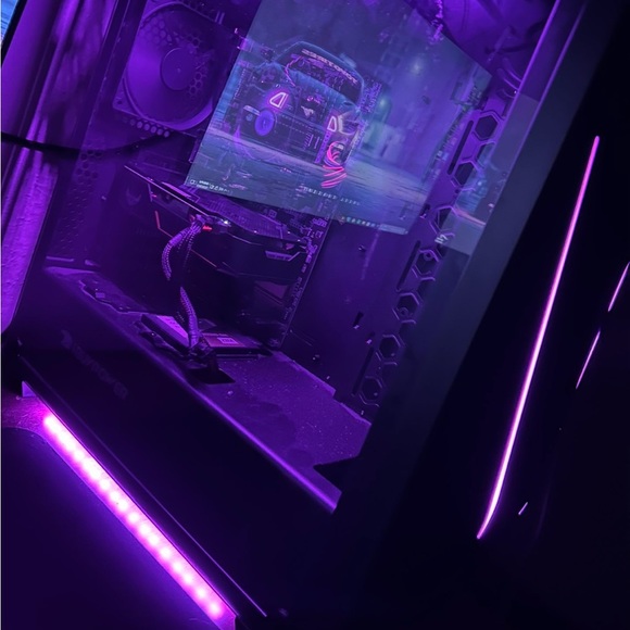 Gaming setup - Picture 2 of 4